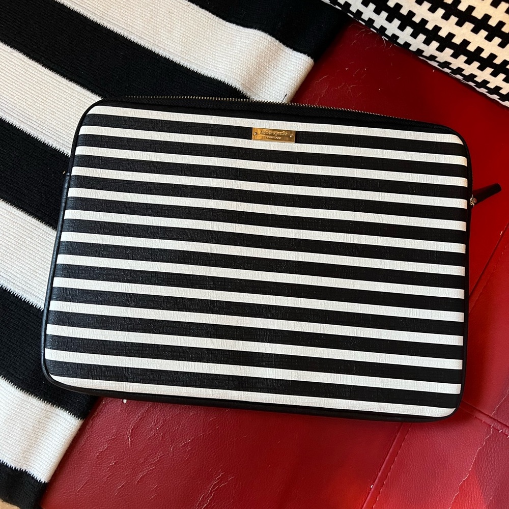 KateSpade NewYork Zip Sleeve for Microsoft Surface Pro3and SurfacePro4BlackCream